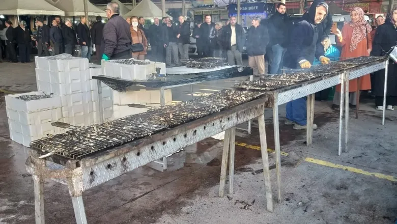 1 ton hamsi kısa sürede tükendi