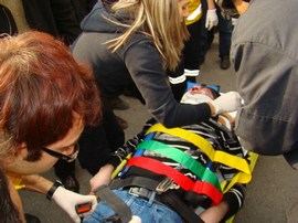 AŞIRI HIZ VE DİKKATSİZLİK KAZA GETİRDİ