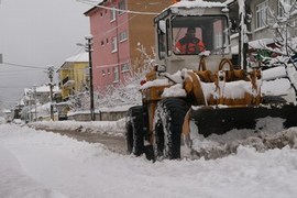 MERKEZDE KAR KALINLIĞI 30 CM foto