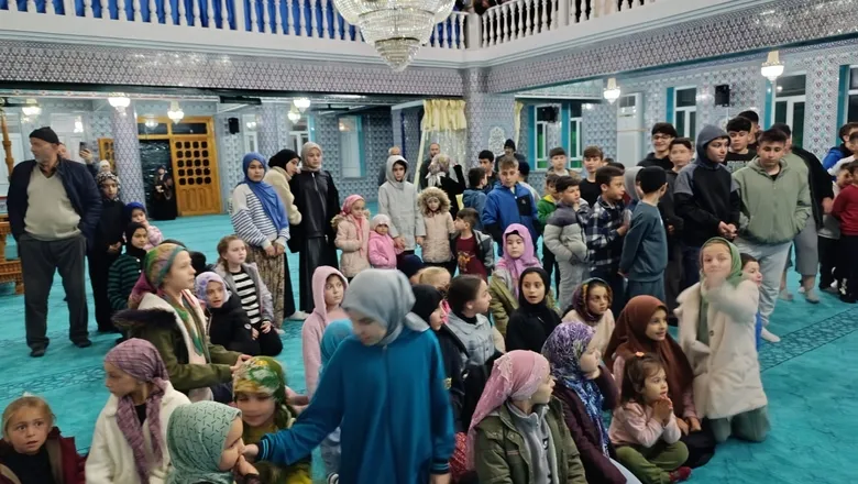 110 çocuğa bayram harçlıkları ve çeşitli hediyeler verildi