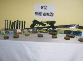 RUHSATSIZ SİLAH VE MERMİLER ELE GEÇİRİLDİ