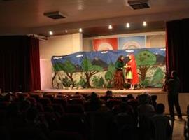 TİYATROYA BÜYÜK İLGİ