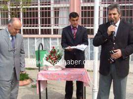 BEYAZ BAYRAK TÖRENLE GÖNDERE ÇEKİLDİ