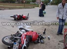 MOTOSİKLETLER ÇARPIŞTI 3 YARALI
