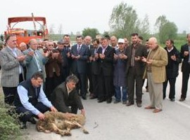 ASFALT SEZONU KURBAN KESİLEREK AÇILDI