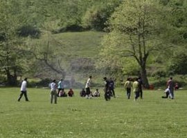 PİKNİK ALANLARI DOLUP TAŞIYOR