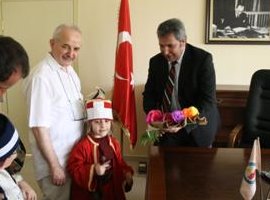 MİNİKLERDEN 23 NİSAN ZİYARETİ