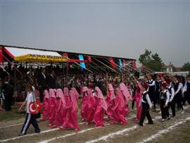 23 NİSAN YAPILAN TÖRENLER İLE KUTLANDI