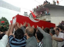 ŞEHİDİMİZ DUALARLA TOPRAĞA VERİLDİ