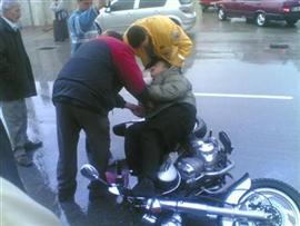 ZABITA ARACI MOTOSİKLETE ÇARPTI