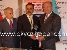 ÖDÜLÜ KADİR TOPBAŞ VERDİ