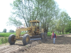 TARLA YOLLARI DAHİ BAKIMA ALINIYOR