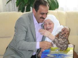 BAŞKAN YAZICI YAŞLI ANNELERİ ZİYARET ETTİ