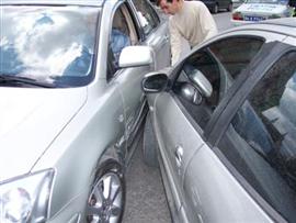 HACIOĞLU SOKAKTA MADDİ HASARLI KAZA