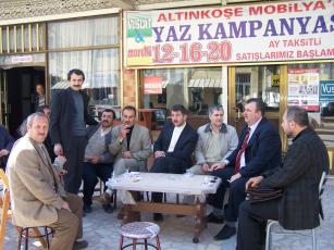 AK PARTİ İLÇE BAŞKANI ESNAFLA