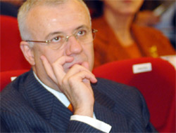 VAKİT GAZETESİ İLK BOMBAYI PATLATTI