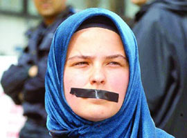 BAŞÖRTÜSÜ SADECE TÜRKİYE'DE YASAK