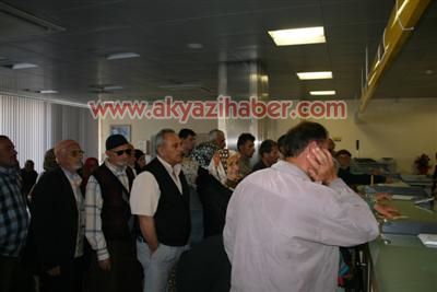 PTT'DE KUYRUK BİTMEK BİLMİYOR