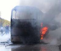 Otoyol üzerinde yolcu otobüsü yandı