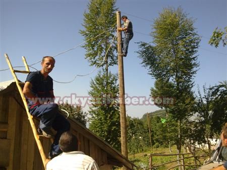 Keremali'ye Elektrik Verildi-FOTO