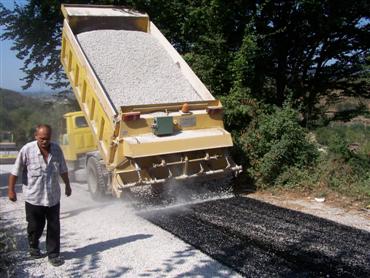 Köylerde Asfaltlamalar Sürüyor