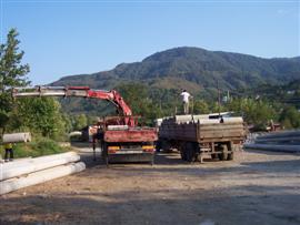 Taşburun Köyünde Direkler Yenileniyor