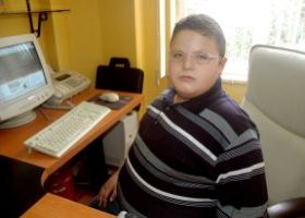 12 Yaşında Aşırı Kilolarla Başı Dertte