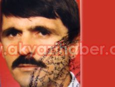 İki Araç Arasında Sıkıştı