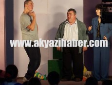 Tiyatroya Büyük İlgi