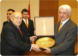 DEMİREL'DEN AZİZ DURAN'A ZİYARET