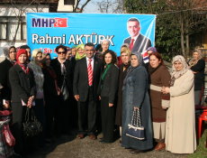 MHP Kadın Komisyonu Aşüre Dağıttı