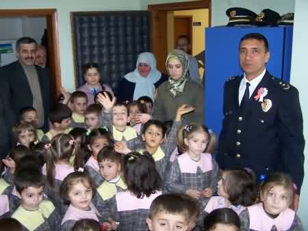 ÇOCUKLARDAN EMNİYET'E ZİYARET