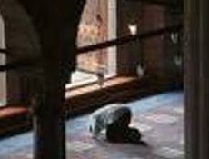 Namazda Parasını Çaldılar