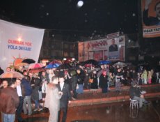 Beraber Islandık Yağan Yağmurda