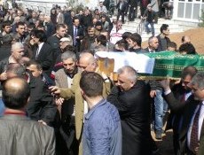 Gözyaşlarıyla Toprağa Verildi