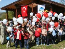 YETİM ÇOCUKLAR PİKNİKTE