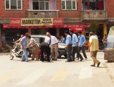 Otomobil Motosiklete Çarptı