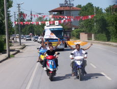 Şehir Turu İle Halkı Selamladı