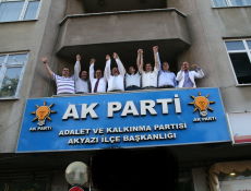 AKP Enyakın Rakibine 1055 Fark Attı