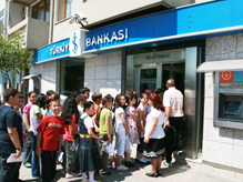 Kitap İçin Kuyruk Oluşturdular