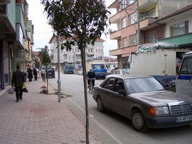 PAZARKÖY CADDESİ ALEVLENDİ