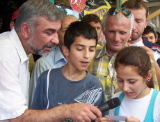 Özen Bisiklet Hediyeleri Dağıttı