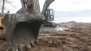 3 kepçe ve cip bataklıktan 6 günde kurtarıldı