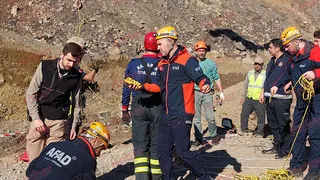 30 metrelik kuyuya düştü