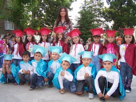 MİNİKLERİN MEZUNİYET TÖRENİ