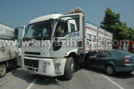 AKYAZI'DA KAZA 2 ÖLÜ 1 YARALI