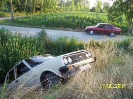 VAKIF'DA ARAÇ SU KANALINA UÇTU