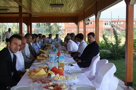 VALİ ATAK AKYAZI'DA İŞ ADAMLARIYLA