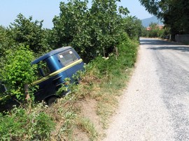 TAŞBRUN'DA MİNİBÜS ŞARAMPOLE UÇTU