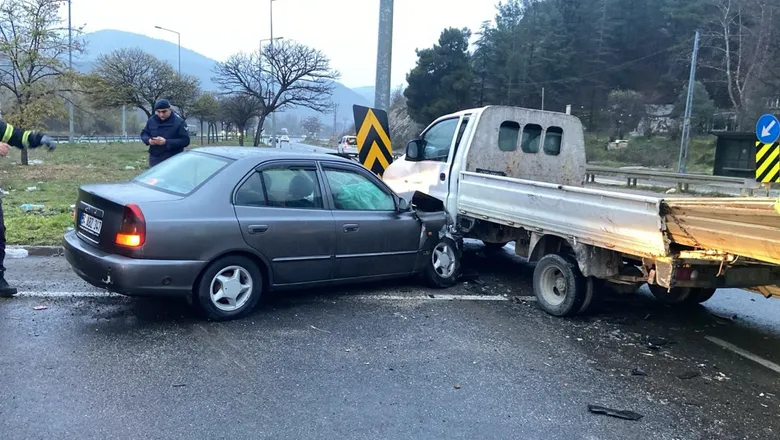54 plakalı araç kazaya karıştı: 5 yaralı